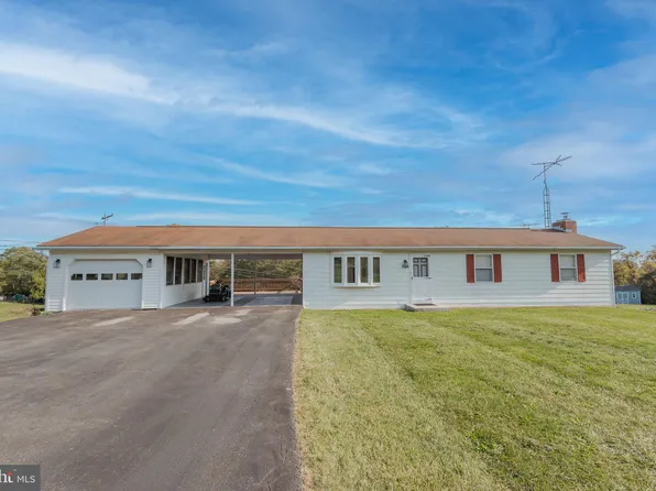 736 Loop Rd, Gerrardstown, WV 25420