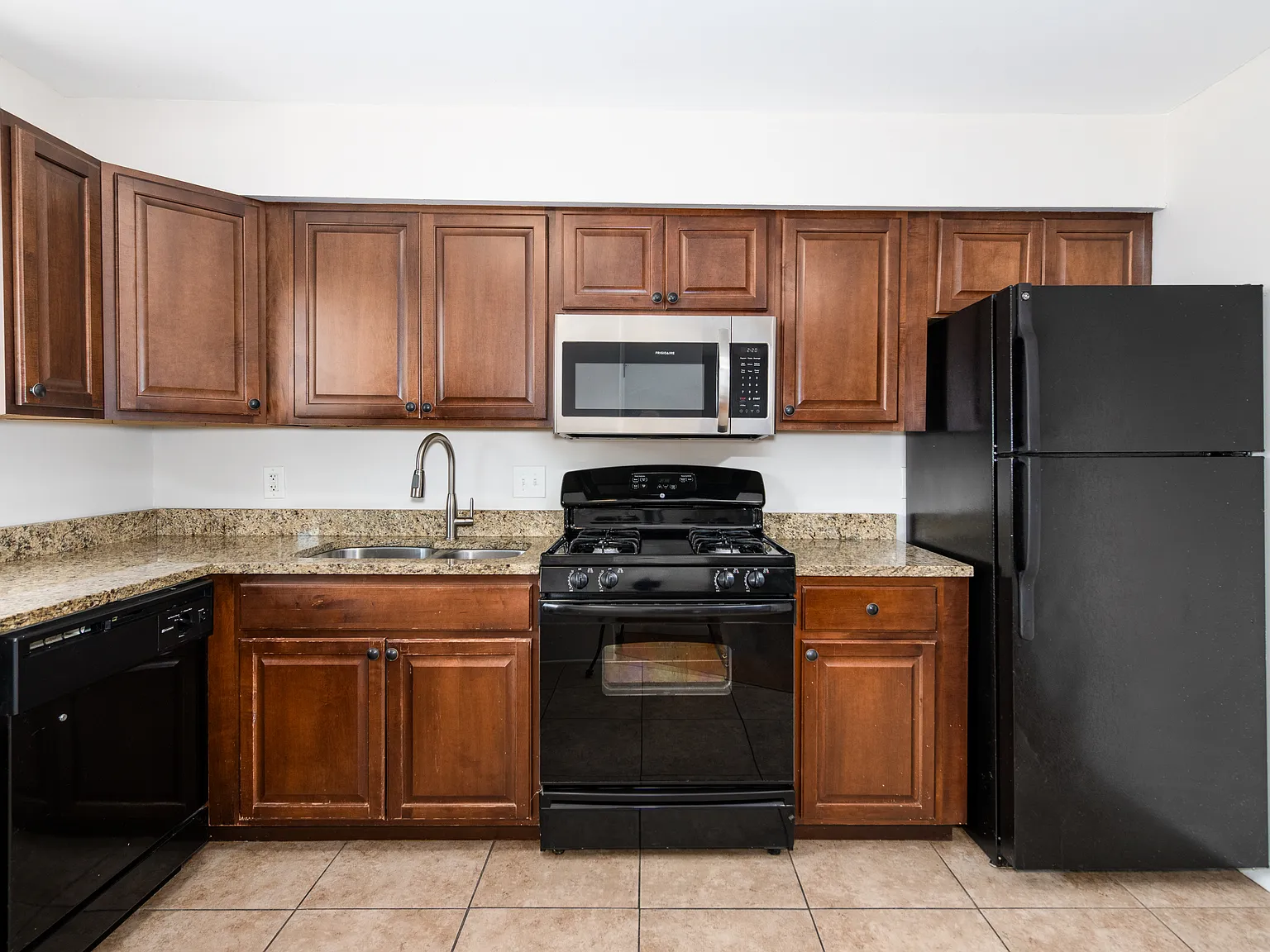 2 bed, $1,050 — Photo 3