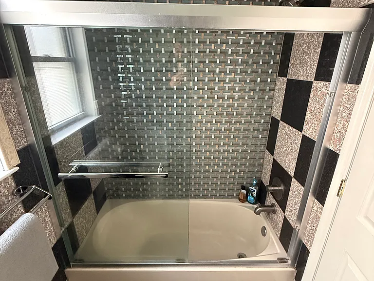 196 Randolph Ave #1 — Photo 8