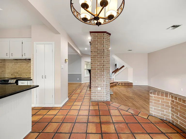 19806 Sunbridge Ln — Photo 9