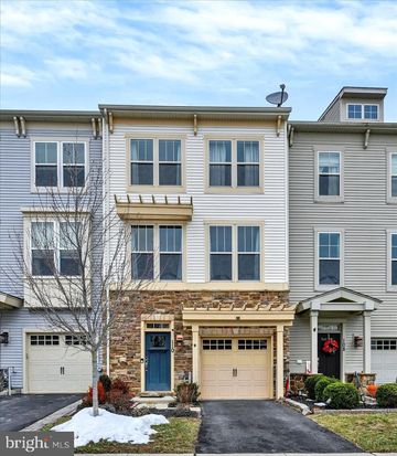 110 Nandina Ln, Glen Burnie, MD 21060