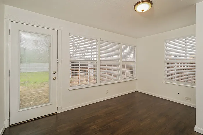 294 El Monte Blvd — Photo 5