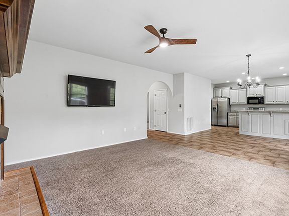 5th image of 36 Westbury Dr
