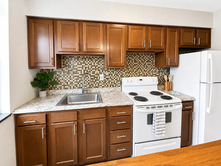 2-Bed/1-Bath Available July 15+