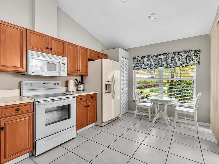 1904 Rosewood Way — Photo 10