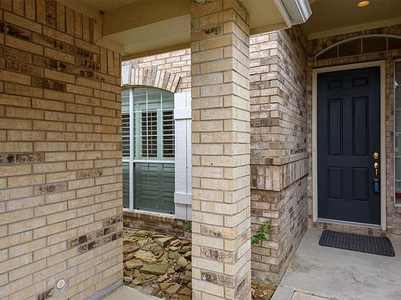 5th image of 10009 Soriano St