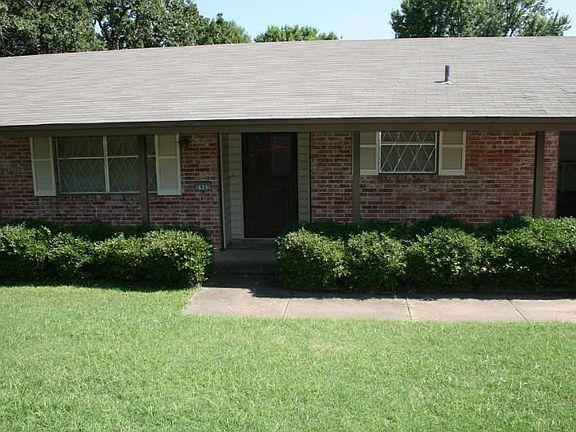 3rd image of 2902 NE 10th St