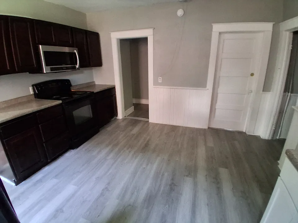 133 Farmington Ave #1
