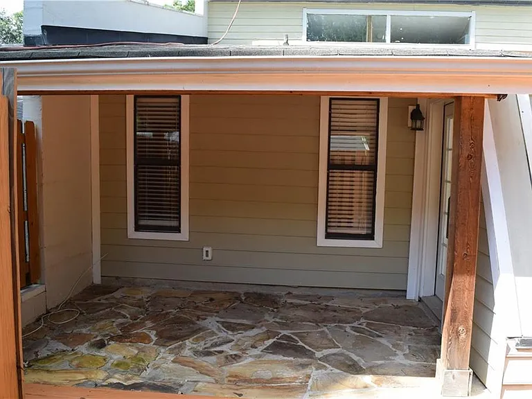 227 Goshen Ln — Photo 16