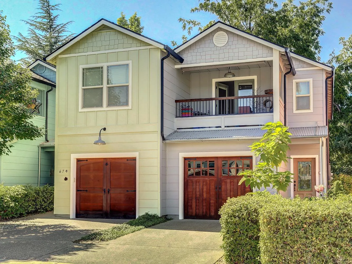 668 SE Vine Maple Ln photo 1