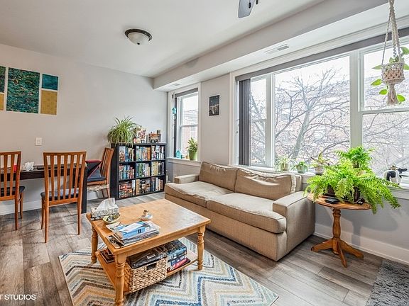 2nd image of 1424 E 53rd St Suite 201