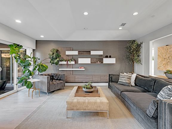 5th image of 4716 Tyrone Ave