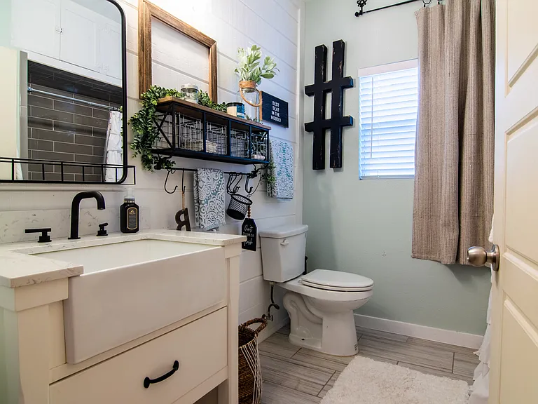 705 W Elsmere Pl — Photo 9
