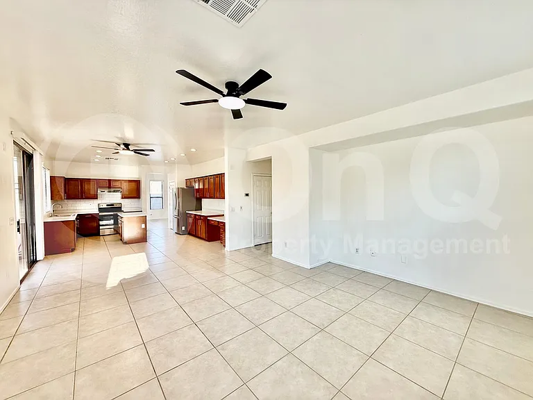 9940 E Medina Ave — Photo 5