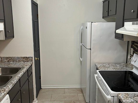 4th image of 8380 Country Walk Dr APT B