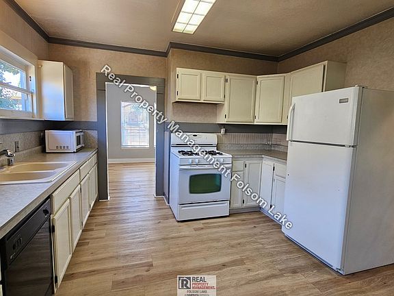 5th image of 910 Mormon St