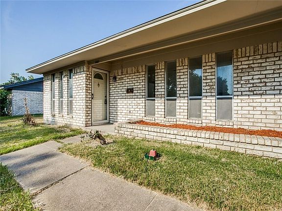3rd image of 1213 Sam Houston Dr