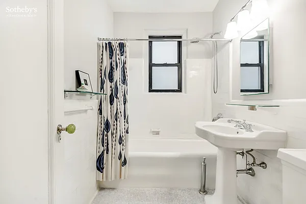 Sold by Sotheby's International Realty | media 6