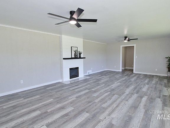 4th image of 520 E Logan St