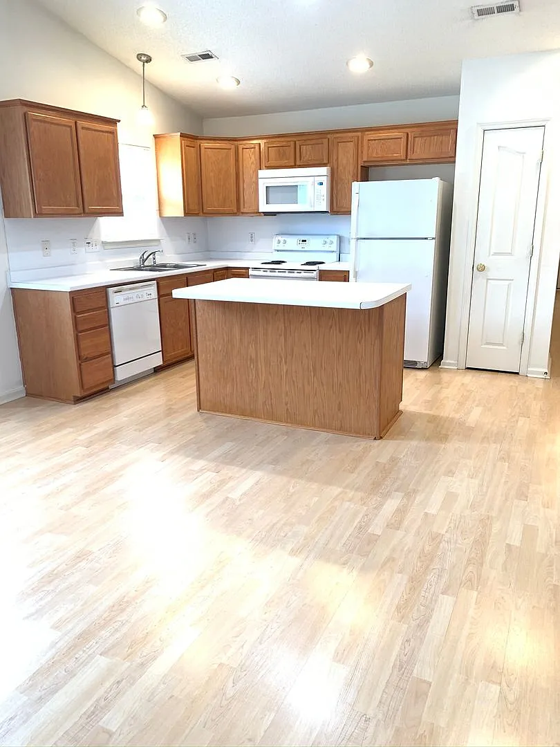 134 Springwood Lane — Photo 2