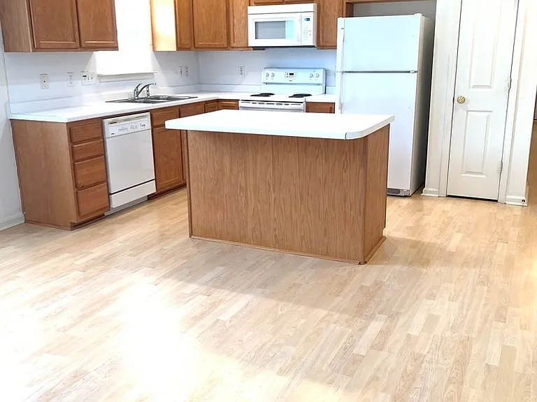 134 Springwood Ln — Photo 3