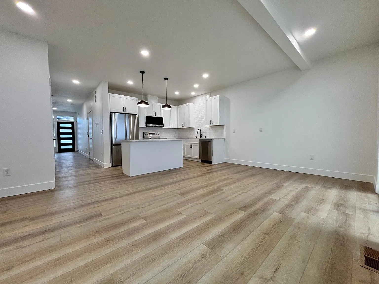 3 bed, 2.5 bath, 1414 sqft, $2,195 — Photo 3
