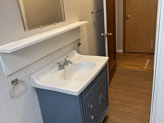 4th image of 1109 W Carson St #1