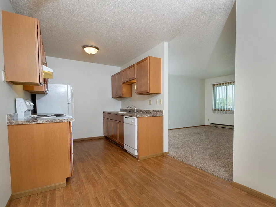Fargo, ND Southwind Apartments | Kitchen