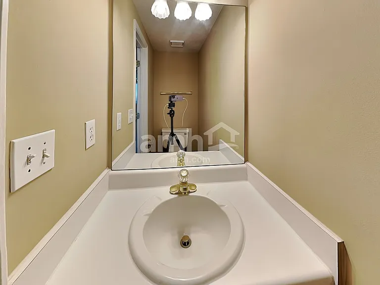 620 Claredon Ct — Photo 11