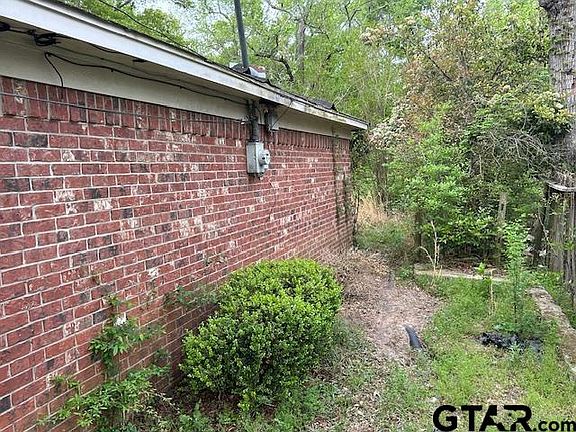 3rd image of 712 Leon Dr