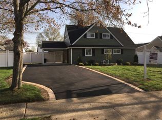 65 Wheelbarrow Ln, Wantagh, NY 11793