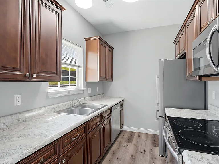 460 E Cedar Ct — Photo 6