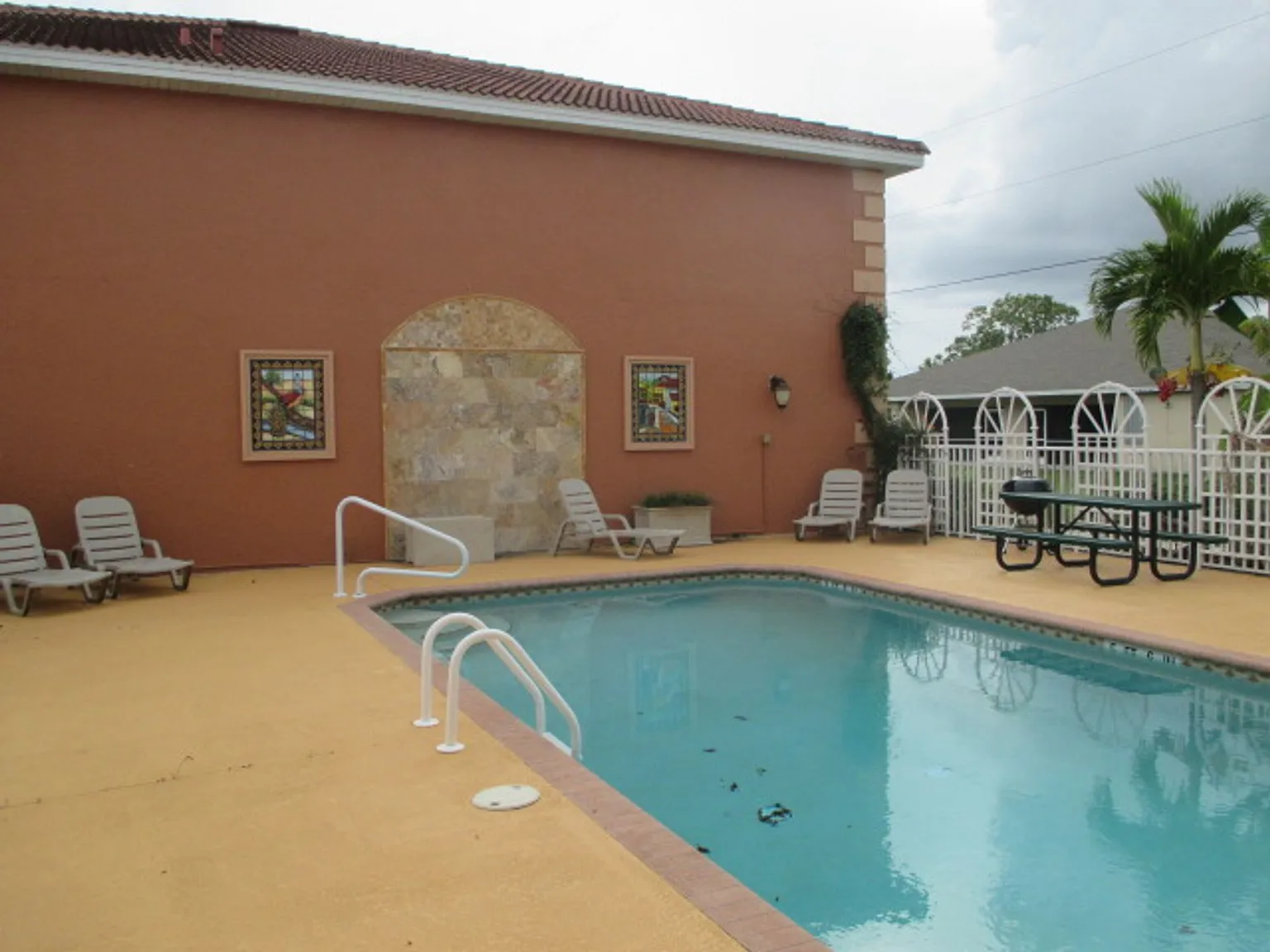 Santa Barbara Villas - Move in Special — Photo 3