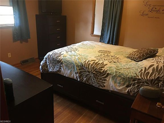 5th image of 141 Whitman Blvd