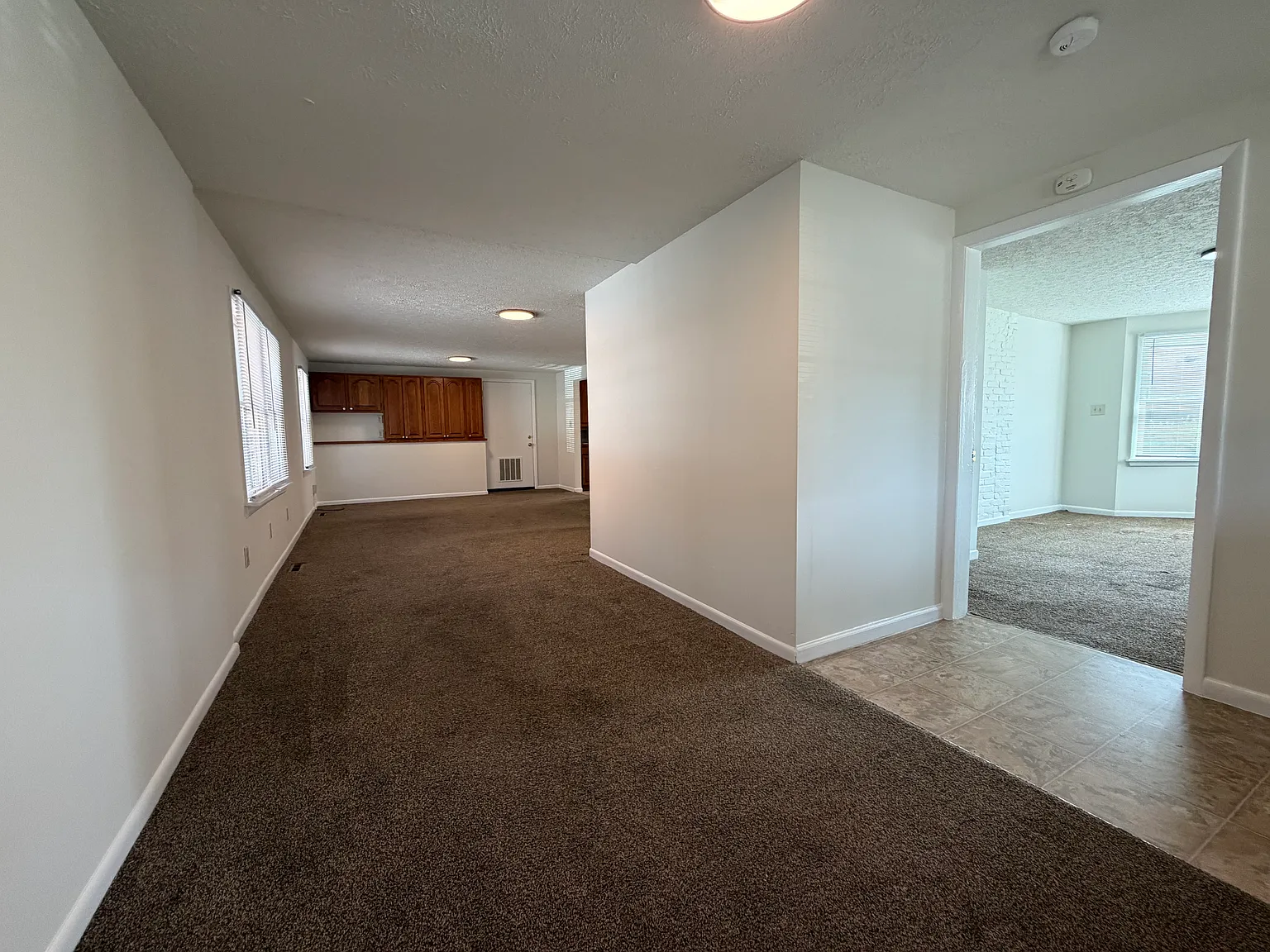 2 bed, 1000 sqft, $1,300 — Photo 4