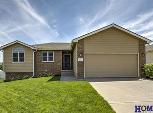 8811 Leighton Ave, Lincoln, NE 68507