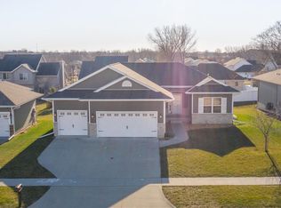 1232 Algonquin Dr, Cedar Falls, IA 50613