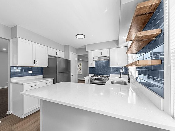 5th image of 935 Elgin Ave #1