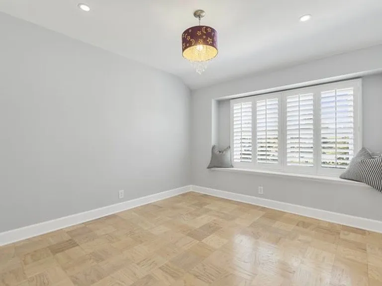 22300 Bassett St #MAIN — Photo 15