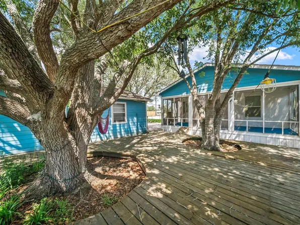 307 Center St, Matagorda, TX 77457