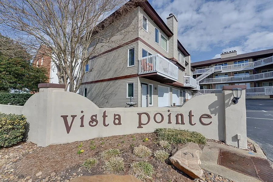 2228 Vista Cir