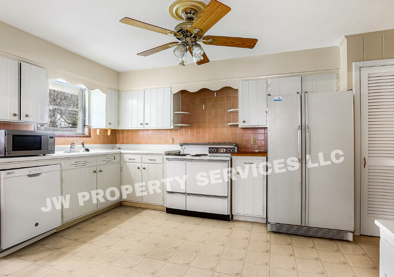 Charming 3-Bedroom Home in Metairie $2,195/Month — Photo 4