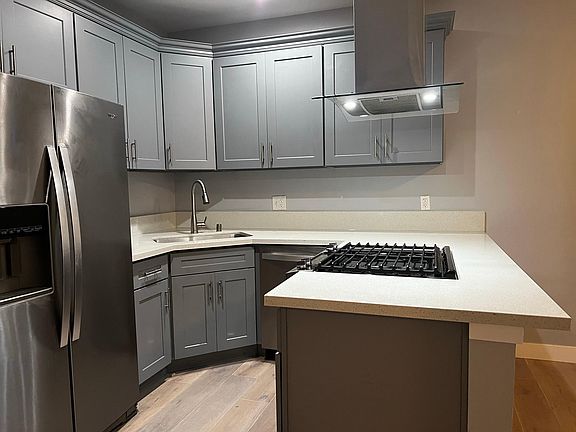 5th image of 338 Cedar Ave #4