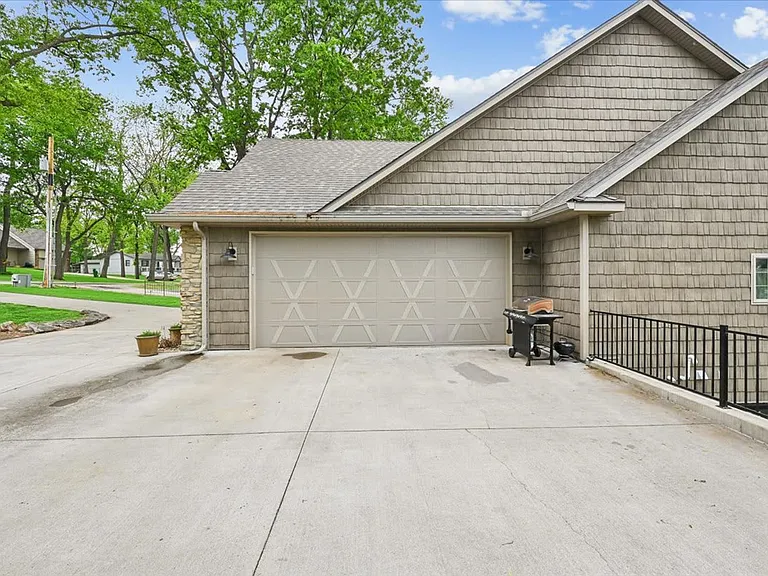 1115 Red Bud Dr #ID1520934P — Photo 8