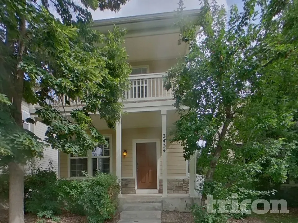 2434 Saint Paul Dr