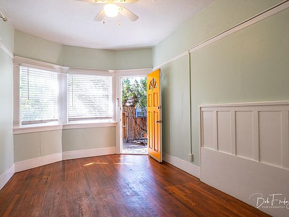 3rd image of 118 Park Pl APT B