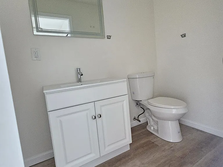 1/2 Bath