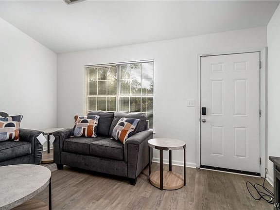 4th image of 1721 Hackberry Ln APT 5