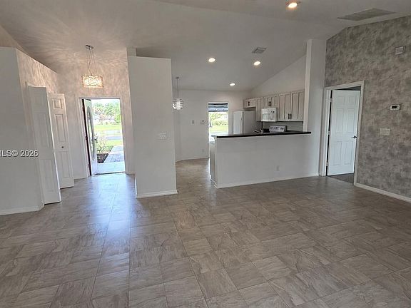 3rd image of 547 High Hawk Cir