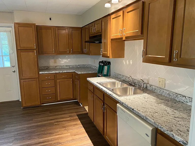 134 S Main St — Photo 5